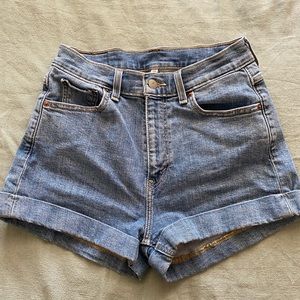 LEVIS Mom Shorts